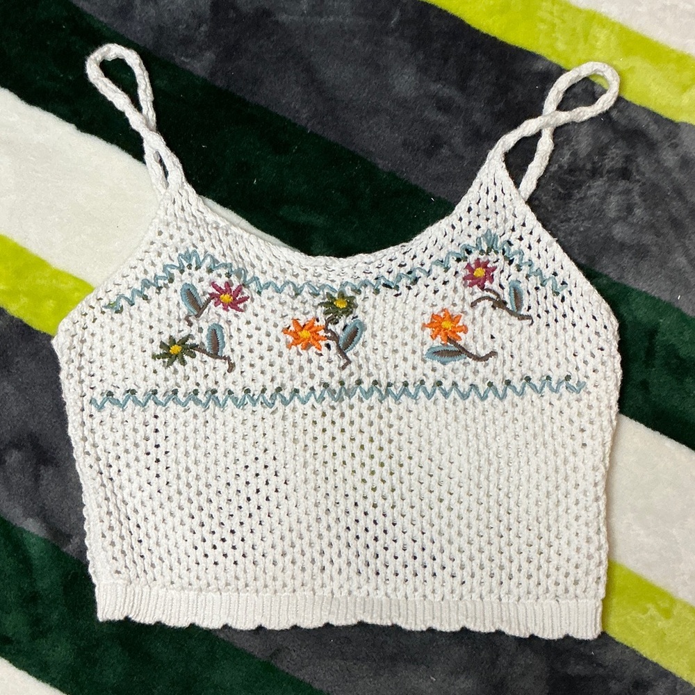 Forever 21 White Crochet Top with Floral Accents Size L